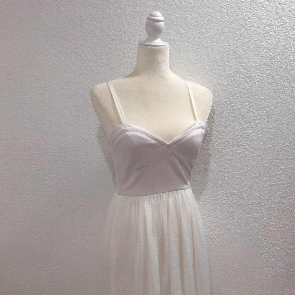 BCBGMAXAZRIA white hi low XS